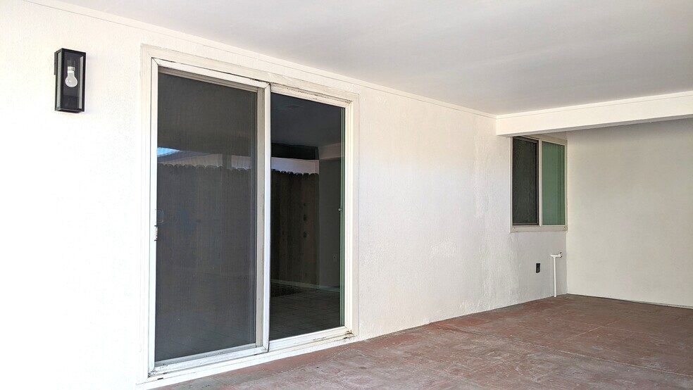 Building Photo - 42405 Iowa st