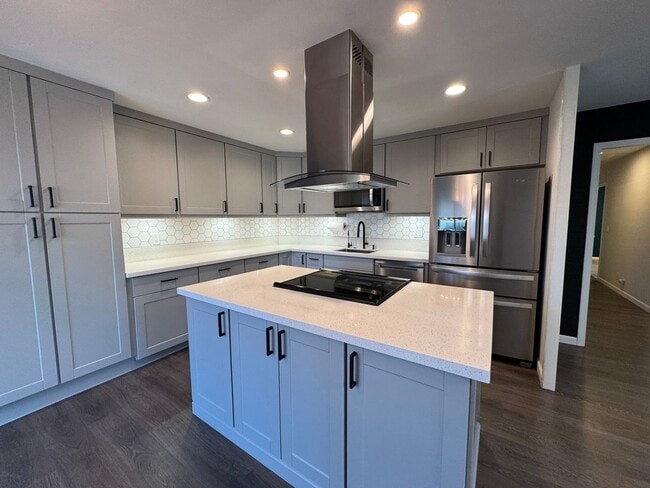 Building Photo - Beautiful Modern 3BD/2BA Home with AC & Pr...