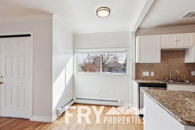 Building Photo - Spacious Sunnyside Home with Huge Yard