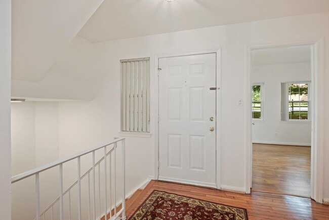 Building Photo - 10400 Parthenon Ct