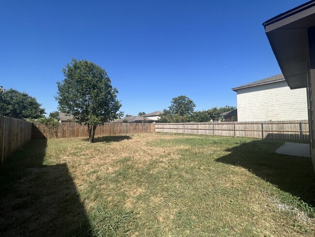 Building Photo - Prime Avery Park Location – Easy Access to...