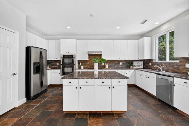 Building Photo - 4007 Jockey Club Circle