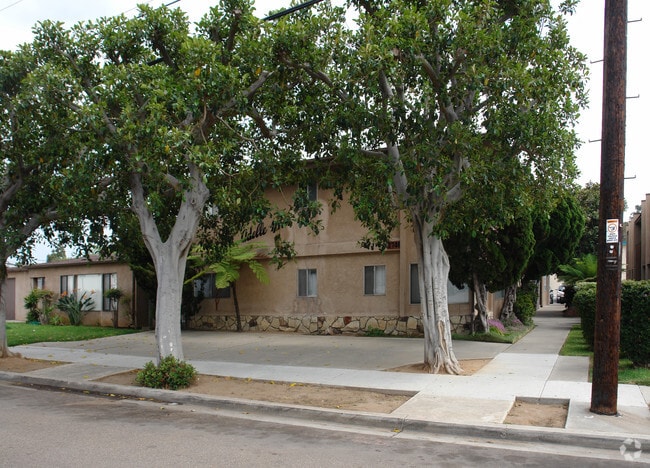 Primary Photo - 2741 Hornblend St