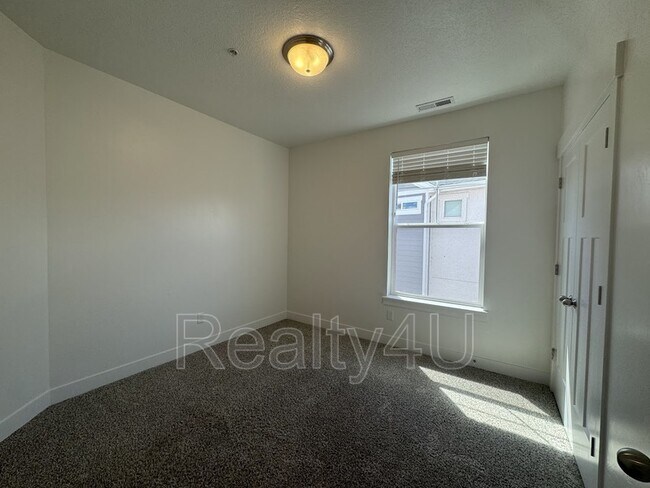 Building Photo - 511 N 310 W