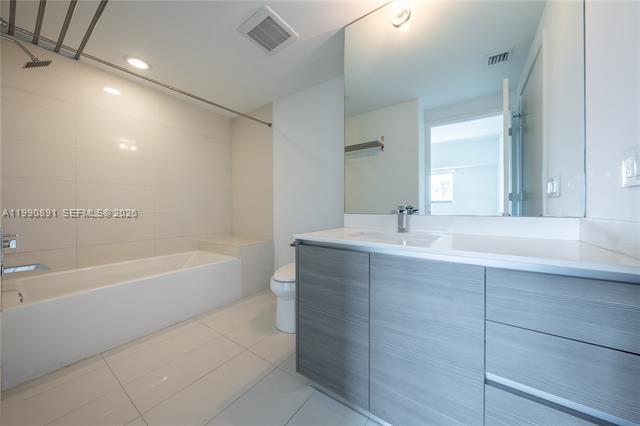 Building Photo - 460 NE 28th St