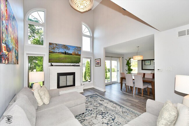 Building Photo - 17323 Lakebrook Dr