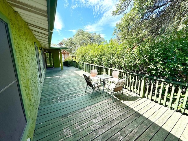 Building Photo - **APPLICATION RECEIVED** *MOVE IN SPECIAL* Gated Home With Hill Country Living Just Minutes From ...