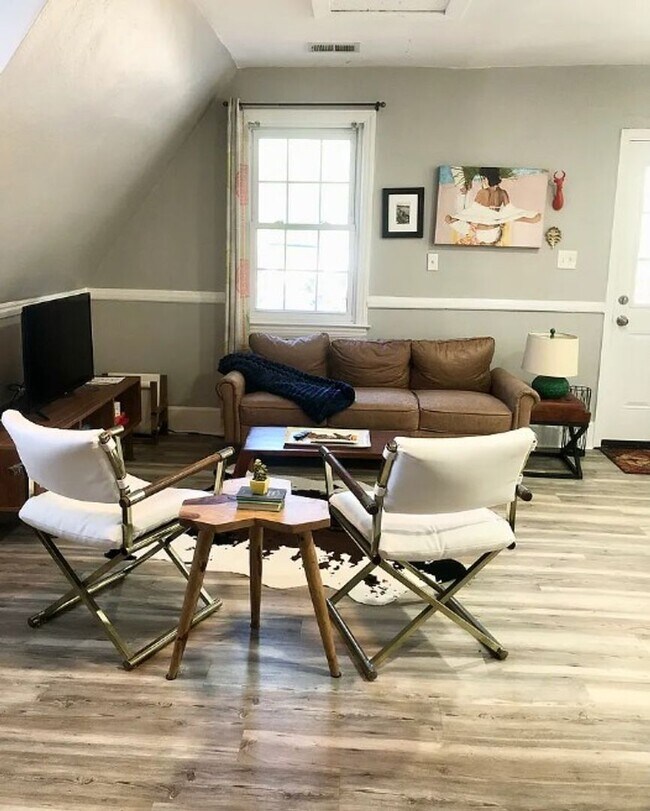 Building Photo - Midtown Retreat