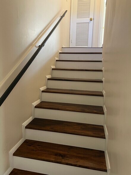 Building Photo - 1525 SE 25th St