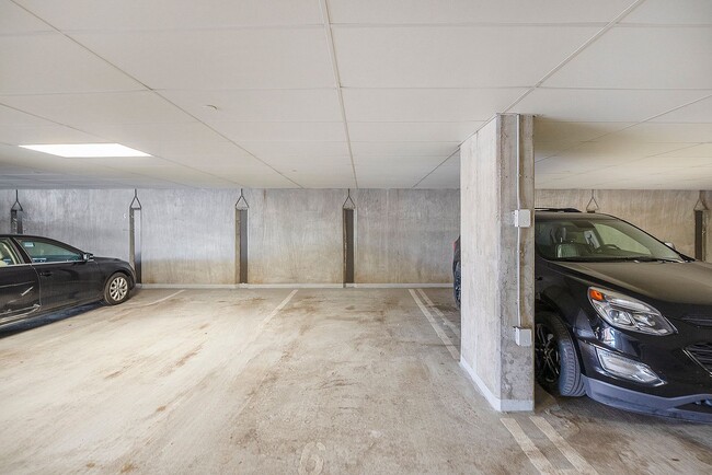 Building Photo - Beautiful Modern 1BR in Prime LoHi Locatio...