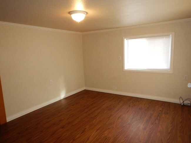 Building Photo - 2 Bedroom Home with Large Yard - Available...