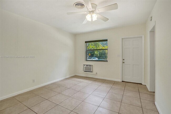 Building Photo - 403 SW 11th Ct