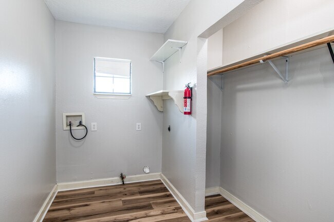 Building Photo - 1007 E Main St