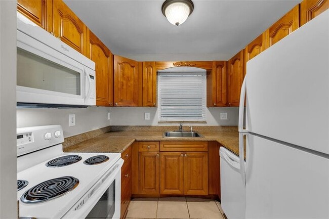 Building Photo - 2201 NE 36th St