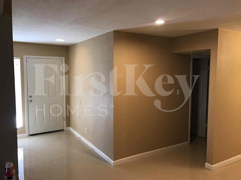 Building Photo - 6025 W Evans Dr