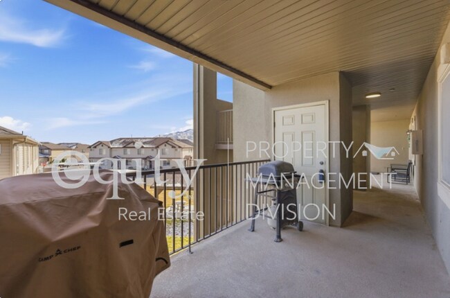 Building Photo - 3812 E Rock Creek Rd