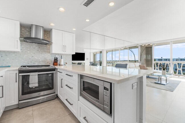 Building Photo - 2505 S Ocean Blvd