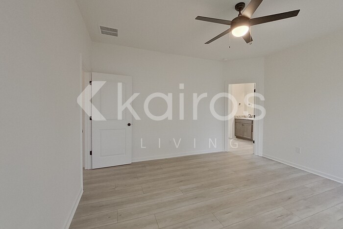 Building Photo - 117 Rainfall Ln