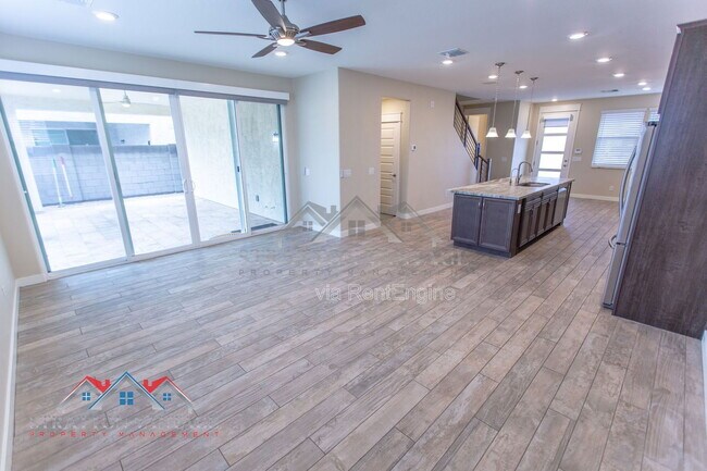 Building Photo - 2095 S Saguaro Dr