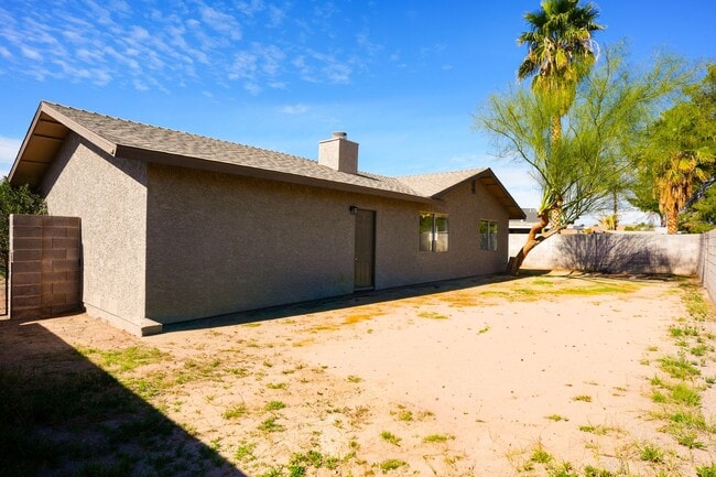 Building Photo - Updated 4 Bedroom / 2 Bathroom Home in Las Vegas