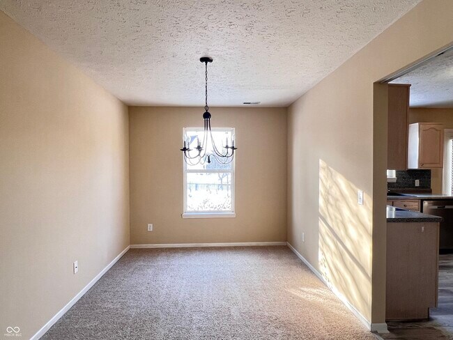 Building Photo - 5913 Sandalwood Dr