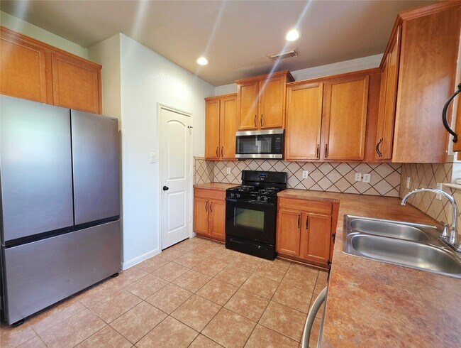 Building Photo - 6038 Starbrook Creek Dr
