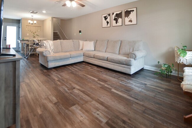 Building Photo - Pet Friendly Three Bedroom!