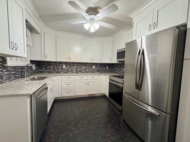 Building Photo - 3 Bedroom 2 Bathroom Cape Cod Available in York!