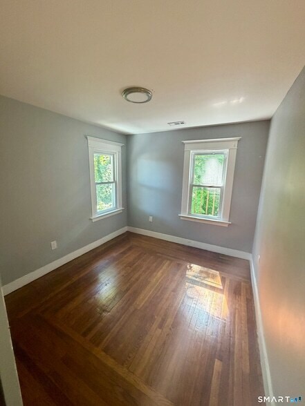 Building Photo - 32 Alstrum St