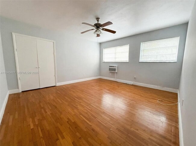 Building Photo - 1316 NE 105th St