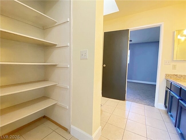 Building Photo - 894 Rhinegold Way