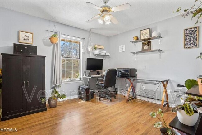 Building Photo - 313 Seal Ave