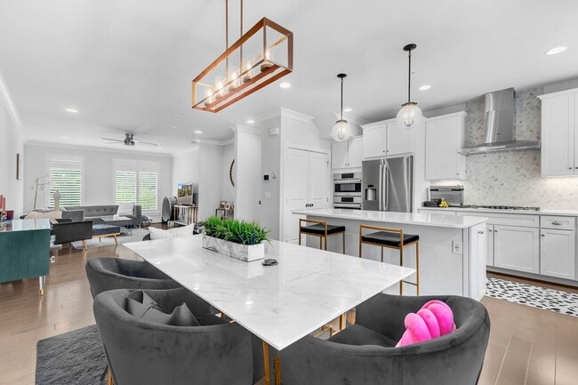 Building Photo - Modern 4-Level Townhome with Rooftop Terrace & Indoor/Outdoor Fireplace Near Old Town