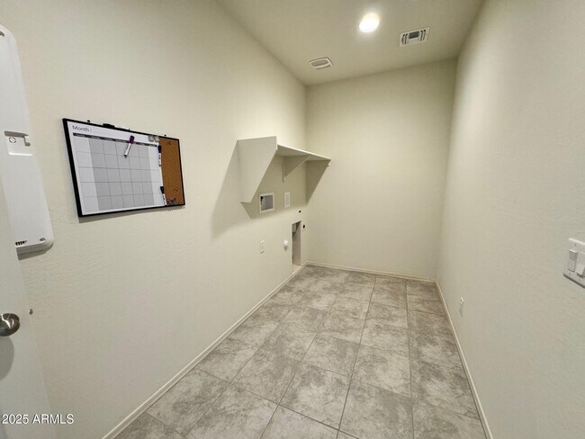 Building Photo - 18091 N Presley Ln