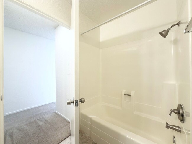 Building Photo - Upgraded Corner Unit w/ Balcony