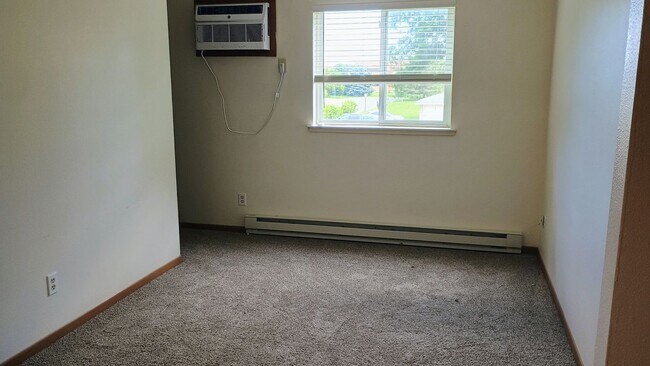 Building Photo - 488 N Welco Dr