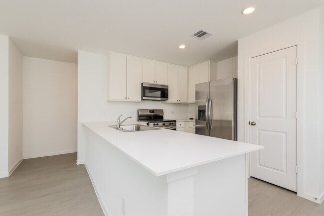 Building Photo - 613 Craven St