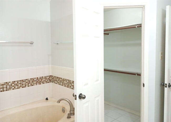 Building Photo - 16355 Flint Run Way