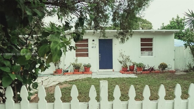 Building Photo - 413 NE 8th St