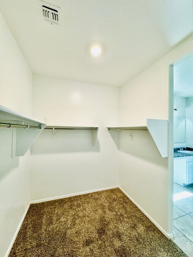 Building Photo - Single Story 3 bedroom 2 bath Magma Ranch