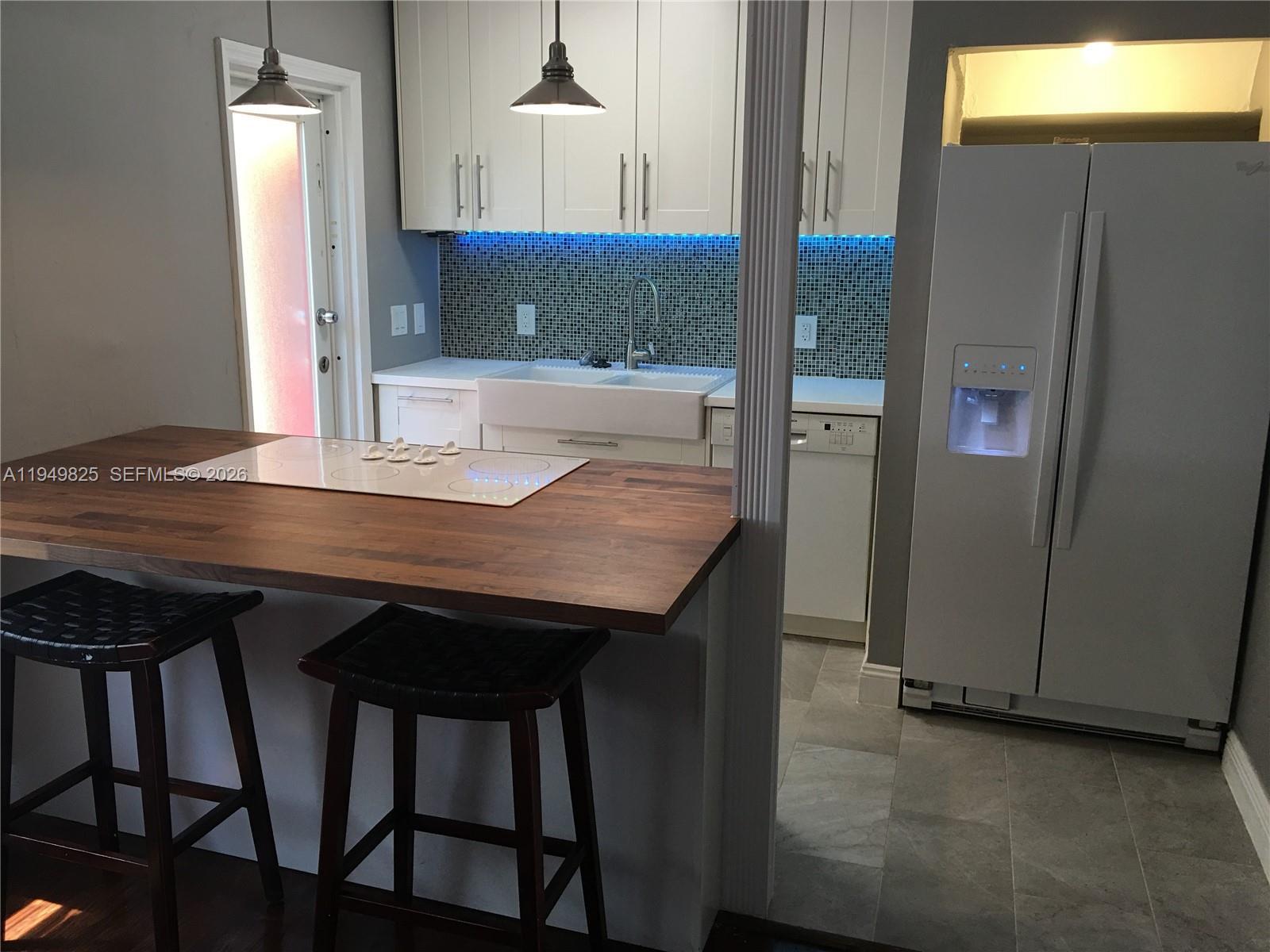 Building Photo - 661 SW 11th St