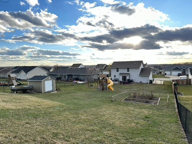 Building Photo - HUGE YARD!! 4 Bedroom, 3.5 Bath in Granger