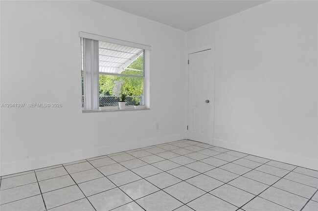 Building Photo - 2024 NE 174th St