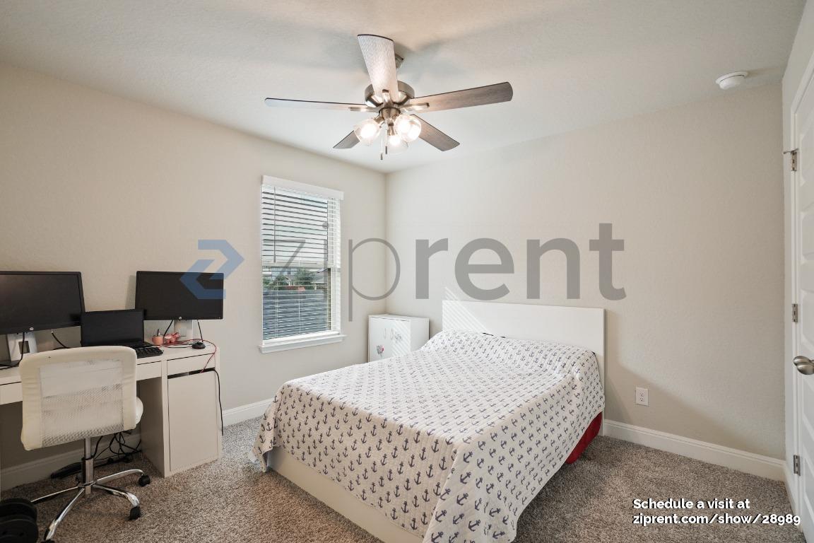 Building Photo - Unit