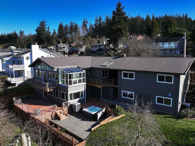 Building Photo - One Of A Kind Freeland Home with Two Seper...