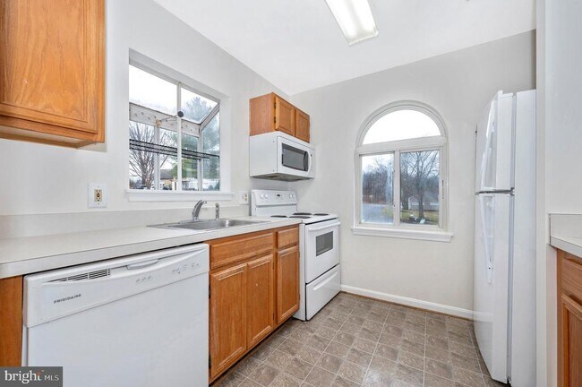Building Photo - 10247 Redtail Ct