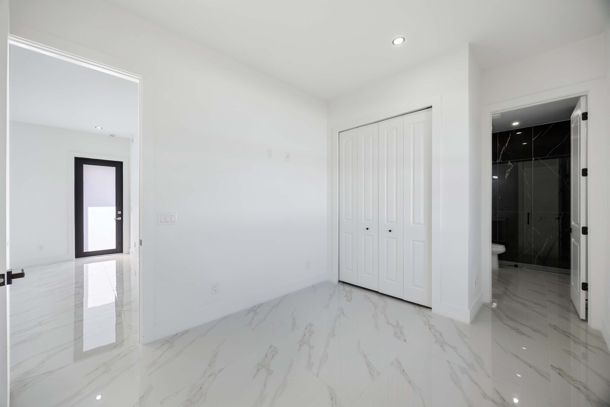 Building Photo - 1053 Marine Ave S