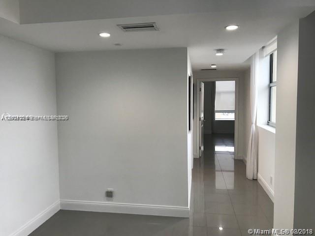 Building Photo - 111 E Flagler St