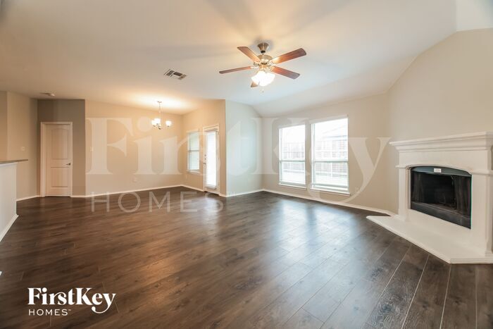 Building Photo - 1217 Lake Worth Trl
