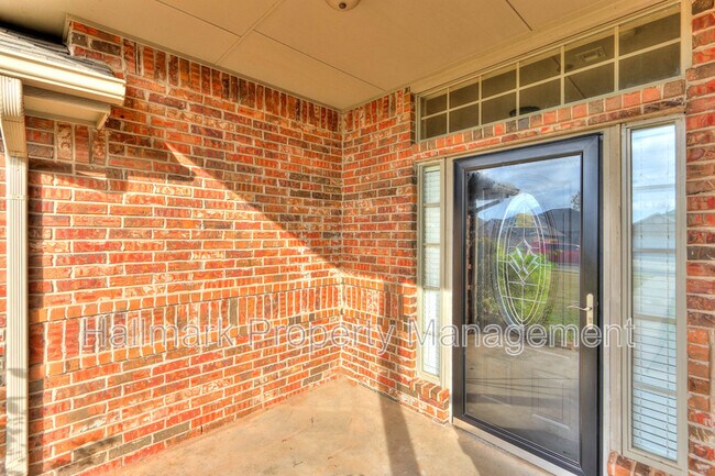 Building Photo - 500 Loyd Ln